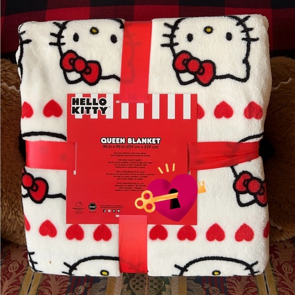 Hello Kitty NEW RELEASE Valentines Day 2025 Queen hearts red and white blanket - Picture 5 of 5